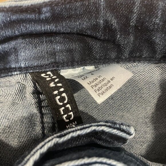 Divided by H&M Stretch Dark Wash Distressed  Denim Shorts Size 4 Cuffed Stretch - Picture 3 of 9